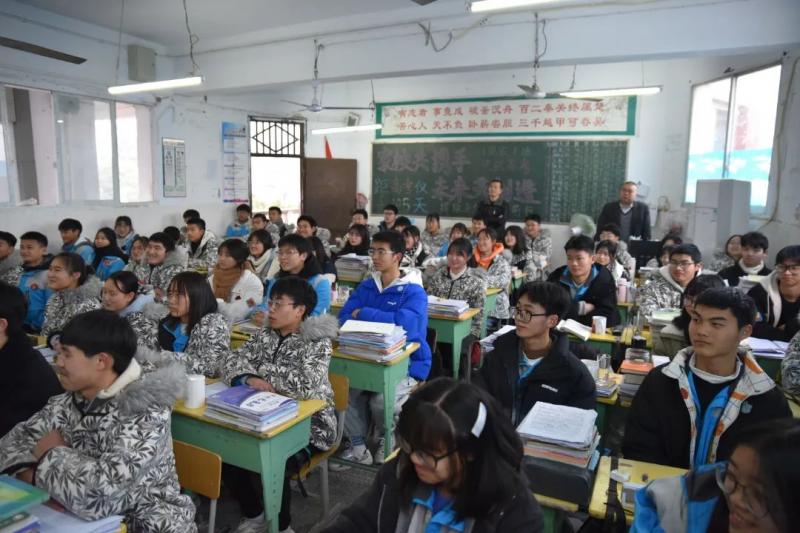 ս�Ϻ�����ѧ�Ӹ߰���������������У�������ݻ���