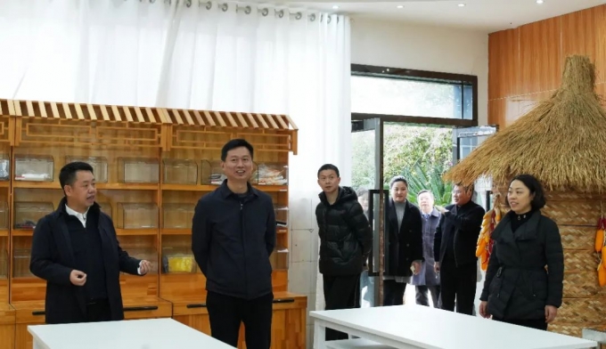 ����ְ����̨�ף�����ʹ������У