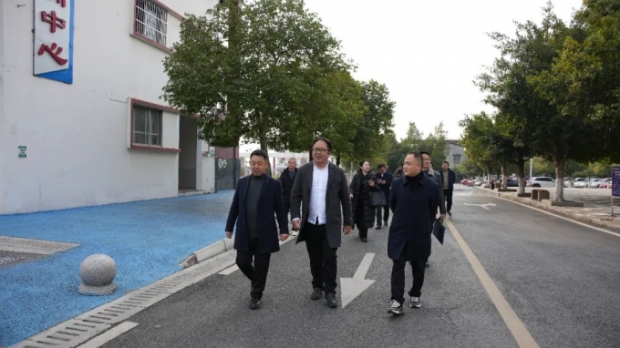 ��ѧӭ�������������ǰ�н���У